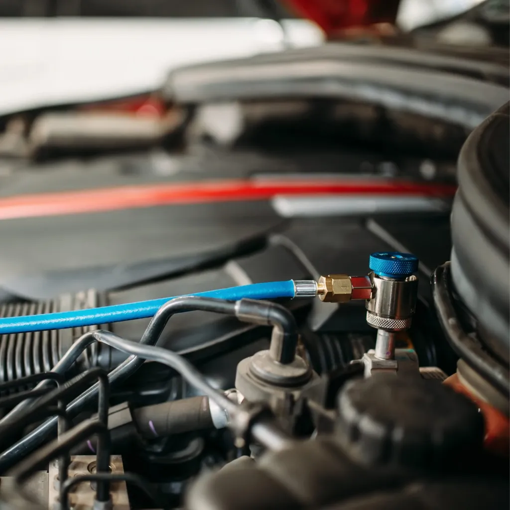 ricarica climatizzatore auto con attrezzatura professionale